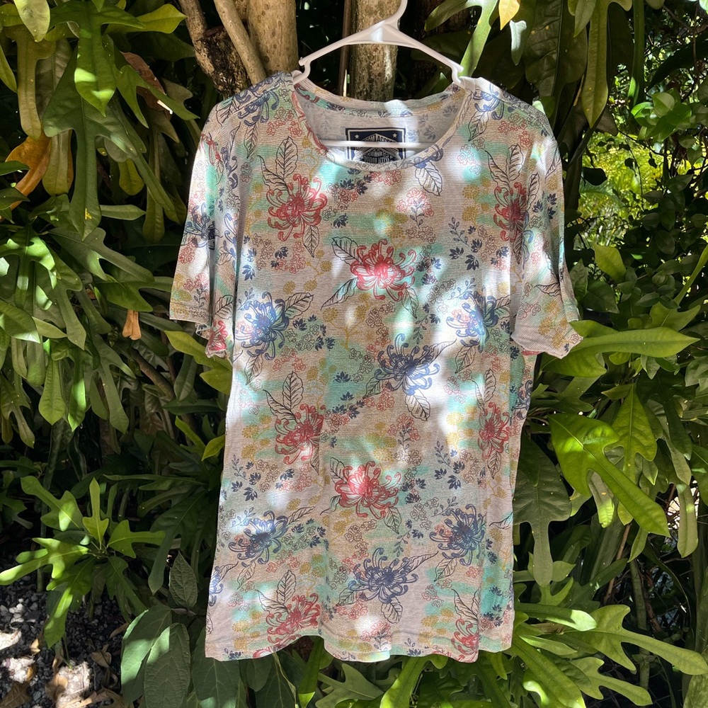 Men’s Floral Tee Shirt NWOT